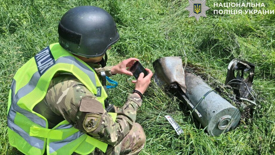 У центрі Києва виявили уламки бойової частини дрона після нічної атаки рф