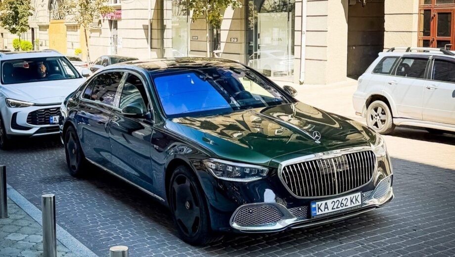 У Києві помітили один із найрідкісніших автомобілів світу – Mercedes-Maybach V12 Edition