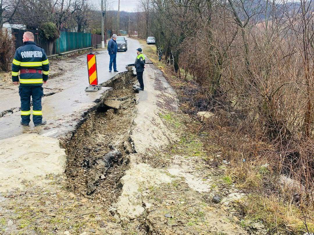 В одній із країн негода відрізала десятки населених пунктів: проводиться евакуація