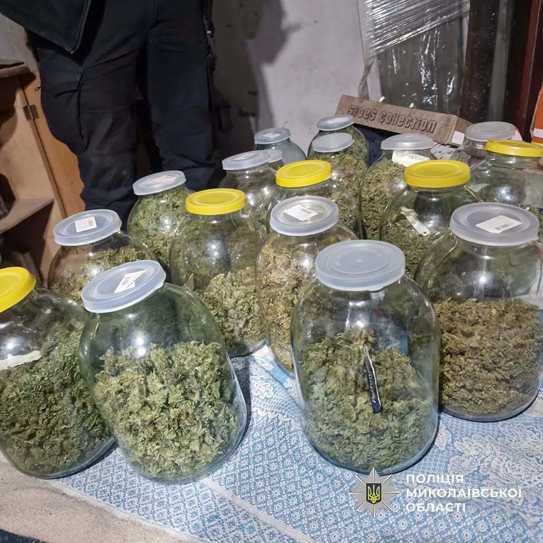 Мотоциклом доставлял наркотики: полиция задержала жителя Николаева за сбыт каннабиса