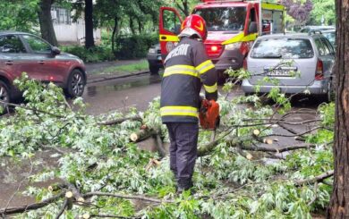 В одній із країн негода відрізала десятки населених пунктів: проводиться евакуація