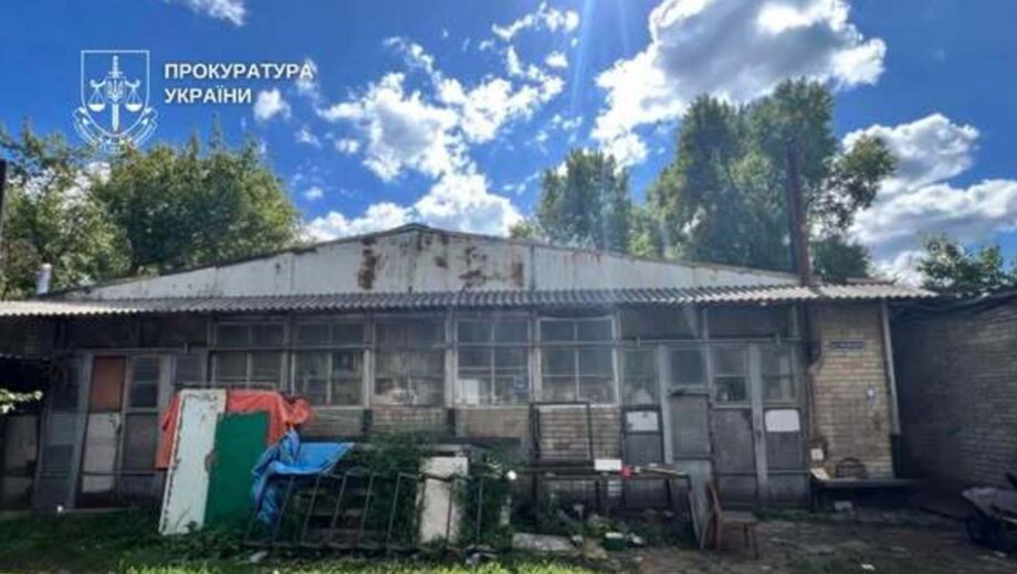 В Киеве через суд возвращают общине участок на берегу Днепра, занятый незаконной застройкой