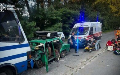 У Броварах автобус зіткнувся з легковиком: серед загиблих — двоє дітей