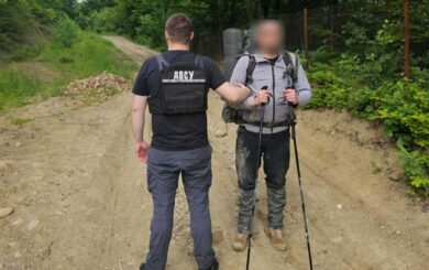 Гірськими стежками до Румунії: правоохоронці затримали організатора незаконної схеми