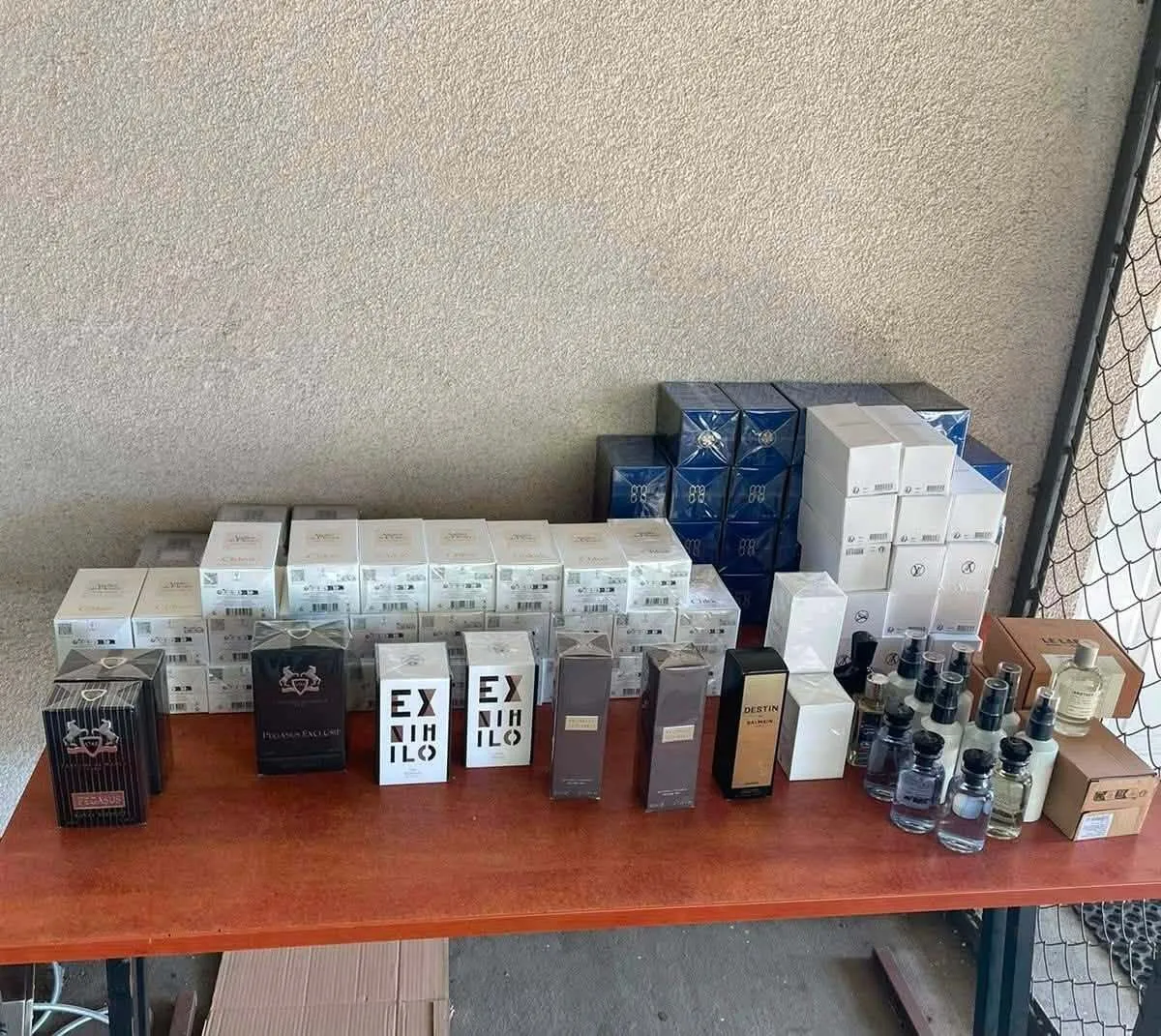 На границе со Львовщиной изъяли парфюмерию более чем на 2 млн гривен