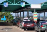 Многочасовые пробки на границе с Польшей: люди стоят под солнцем в »Шегине»