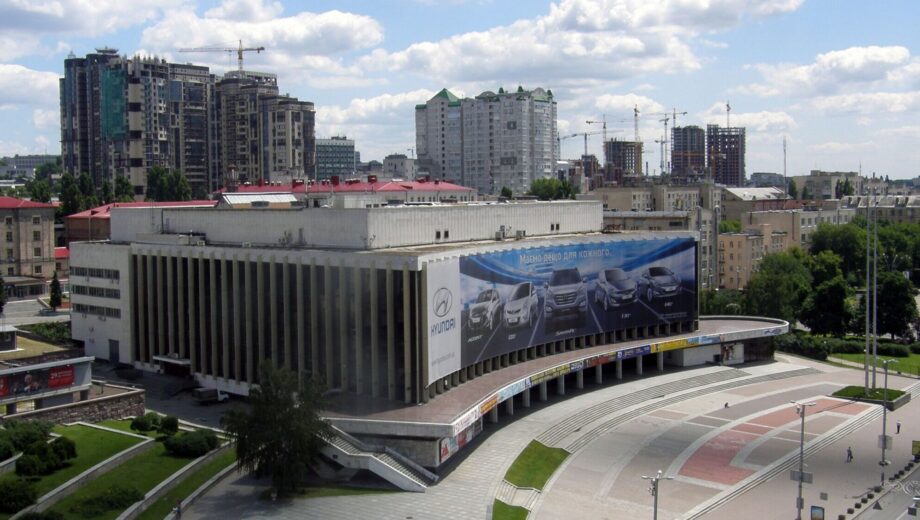 Дворец »Украина» снова под ударом: в результате атаки пострадали десятки культурных памятников