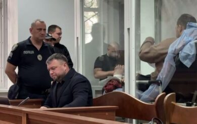 Mercedes врезался в подземный переход: суд избрал меру пресечения водителю