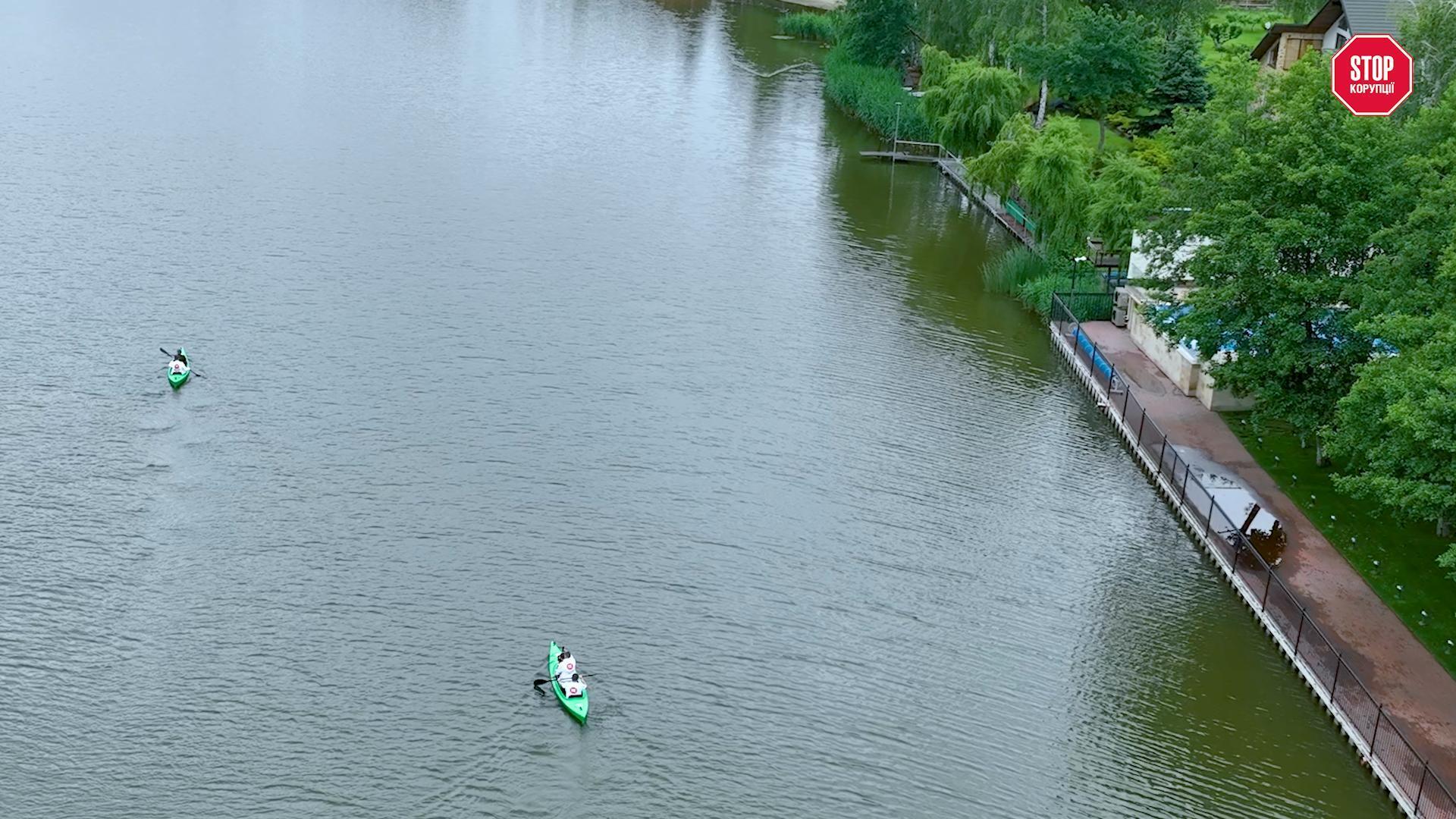 Водний кодекс проти паркану Яценка: як редакція на каяках зафіксувала порушення