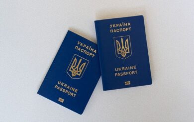 Українців попередили про затримки із закордонними паспортами: скільки доведеться чекати