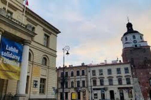 В польском Люблине сняли с ратуши флаг Украины из-за предоставления подразделения ССО названия »имени Героев УПА»