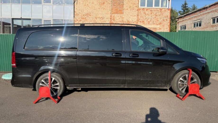 На пункте пропуска »Ужгород» обнаружили микроавтобус Mercedes, угнанный в Польше