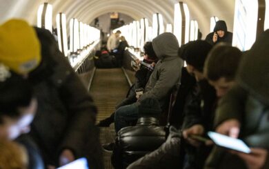 В киевском метро обновили правила пребывания в укрытиях: не советуют брать на станции