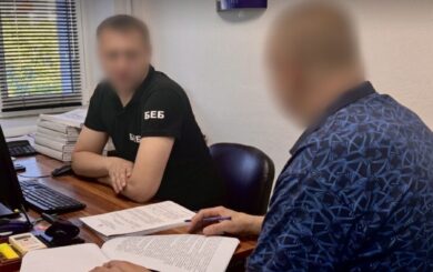»Ковидные» доплаты для бухгалтеров и охранников: на Буковине будут судить экс-директора больницы
