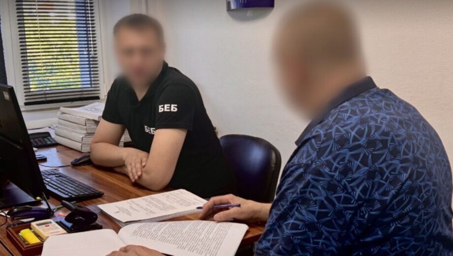 »Ковидные» доплаты для бухгалтеров и охранников: на Буковине будут судить экс-директора больницы
