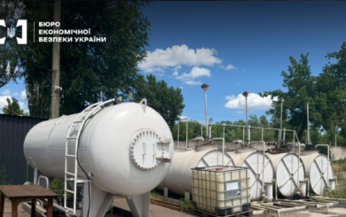 На Дніпропетровщині викрили нелегальну мережу виробництва пального: БЕБ вилучило майна на понад 20 млн грн