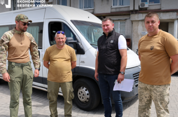 На Волыни изъятый за контрабанду микроавтобус передали ВСУ