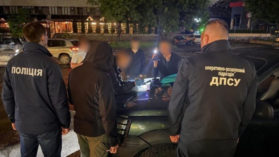 На Буковине разоблачили схему переправки мужчин в Румынию: организатор получил 12 тысяч долларов задатка