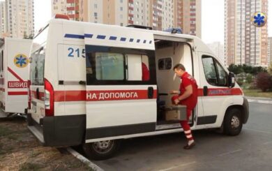 »Ждите отбоя»: в Киеве разгорелся скандал после звонка раненого на 103