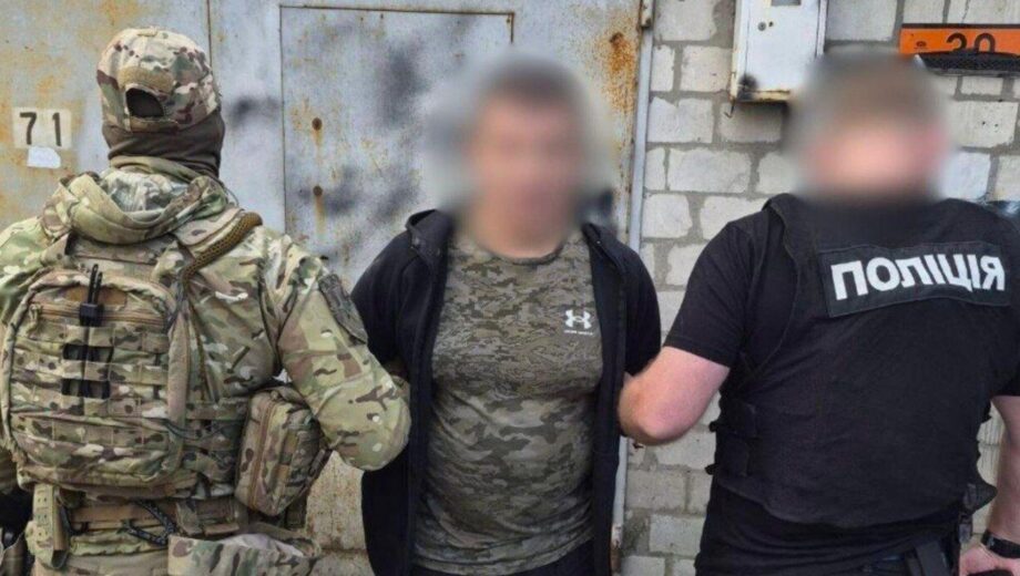Подозреваемый встретил стражей порядка с гранатой: в Киеве обыск чуть не завершился взрывом