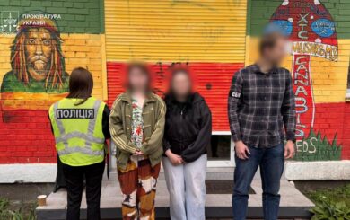 В столице разоблачили продажу вейпов и конфет с каннабиноидами: подозрения получили 8 человек