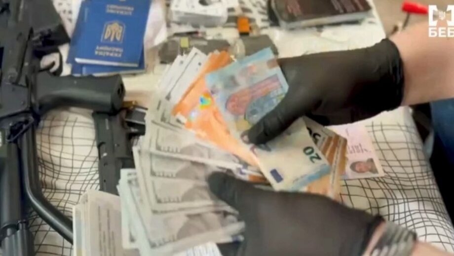 БЭБ и СБУ ликвидировали международную сеть подделки украинских документов