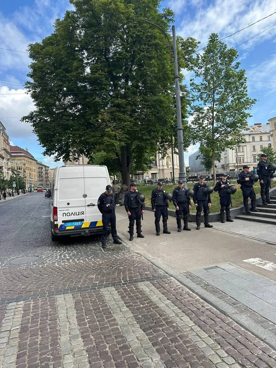 ЛГБТ-пара провела свадебную церемонию во Львове: на акции призвали сменить Гражданский кодекс