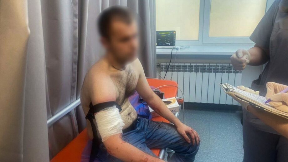 В Запорожье мужчина атаковал полицейских газом и ножом: что известно об инциденте