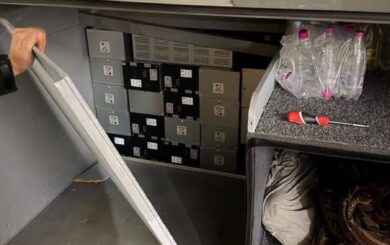 На кордоні з Польщею митники викрили приховані акумулятори, iPhone та автодеталі на 2 млн грн
