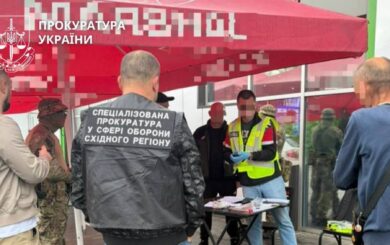 Фіктивний шлюб за 10 тисяч доларів: військовий та спільник використали жінку з інвалідністю для втечі ухилянта