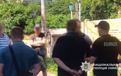 В Киеве задержали »чиновника» вымышленного комитета за $20 тыс. взятки
