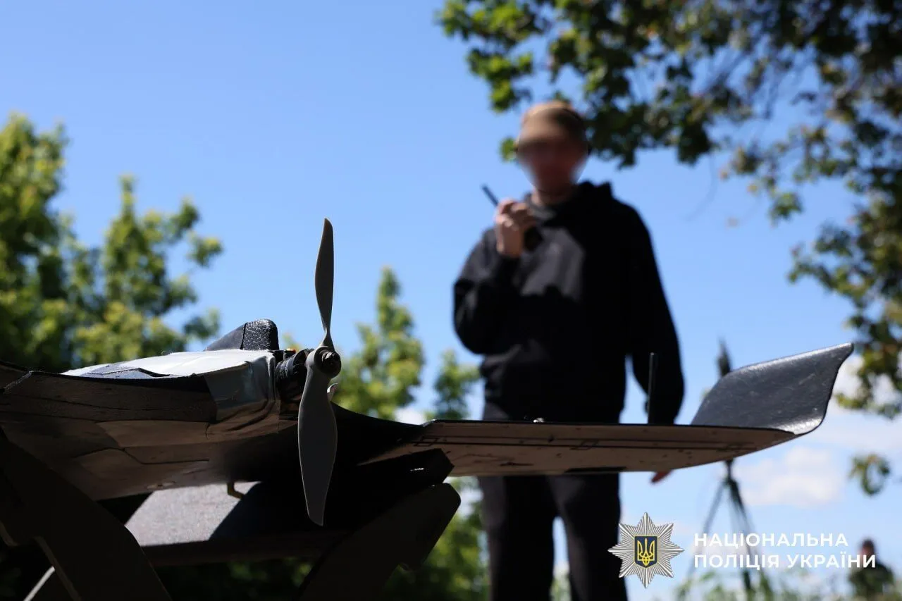 На Запоріжжі поліцейські-інструктори навчають бійців Сил оборони пілотувати розвідкрило ''Домаха''