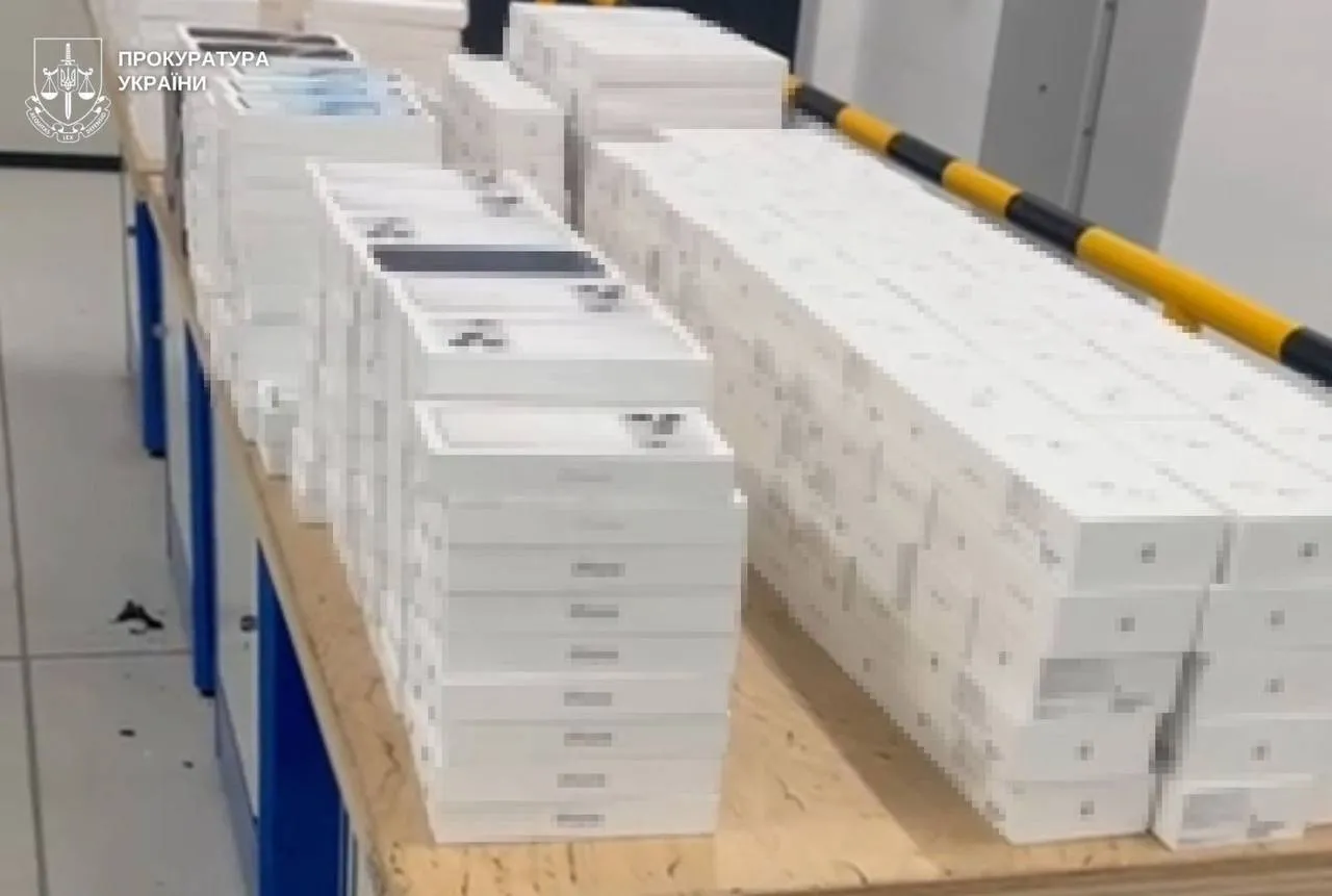 Под днищем авто — сотни гаджетов Apple: разоблачена контрабанда на Львовщине