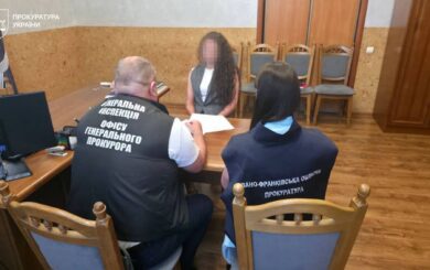 На Івано-Франківщині прокурорці повідомили про підозру через схему працевлаштування для бронювання військовозобов’язаного