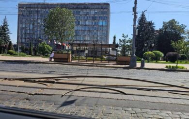 Жара бьет рекорды: в Киевской области »плывет» асфальт, в Виннице выгнуло трамвайные рельсы