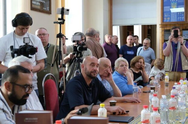 В Киеве презентовали сборник »Несокрушимые на фронте и в тылу» с участием медийщиков и военных