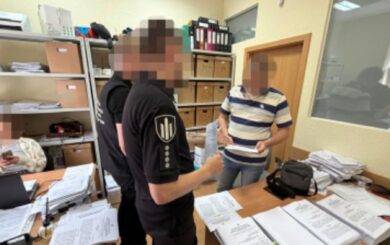 Командира воинской части будут судить за незаконные боевые выплаты более чем на 1 млн гривен — ДБР (видео)