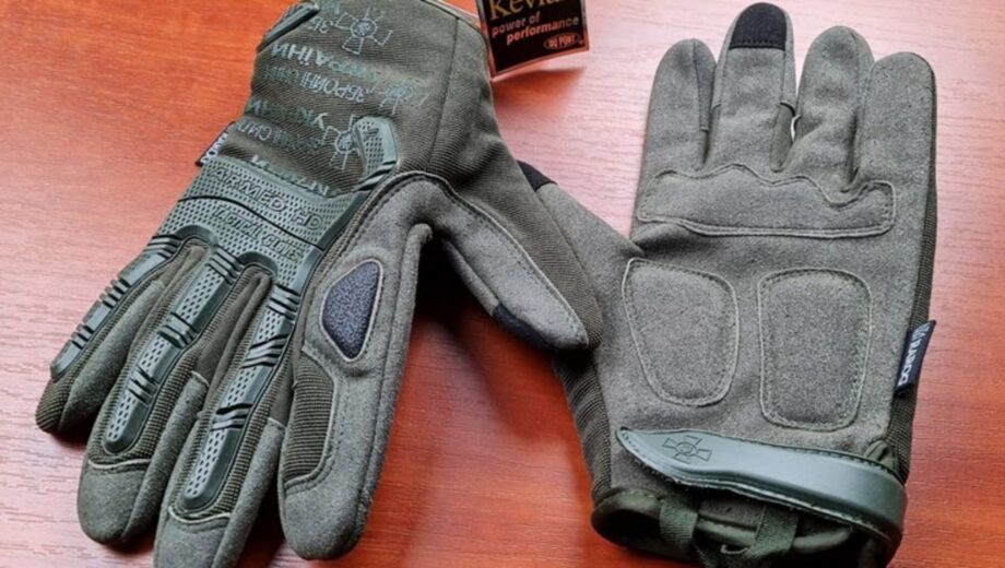 В суд передали дело о закупке 300 тысяч непригодных перчаток для ВСУ
