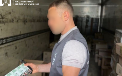 На Київщині детективи БЕБ заблокували схему незаконного продажу тютюнових виробів