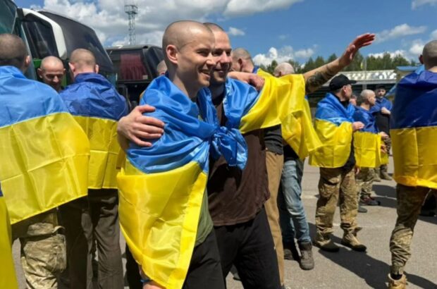Из плена возвращаются отец и сын: семья украинских защитников отмечает двойной возврат