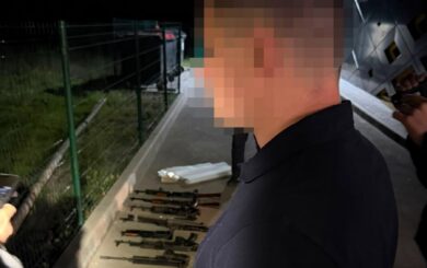 Паспорта рф и ЛНР и арсенал оружия: в Кропивницком ДБР разоблачило преступную схему