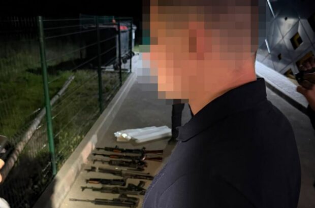 Паспорта рф и ЛНР и арсенал оружия: в Кропивницком ДБР разоблачило преступную схему