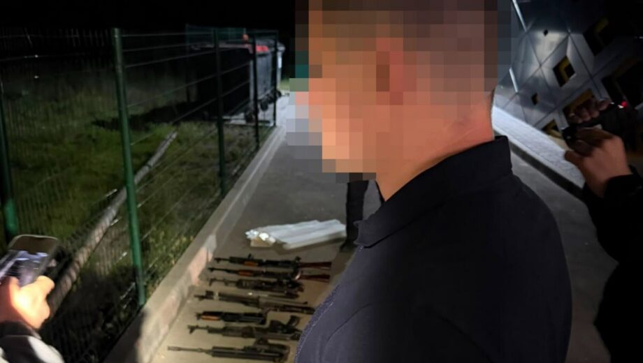 Паспорта рф и ЛНР и арсенал оружия: в Кропивницком ДБР разоблачило преступную схему