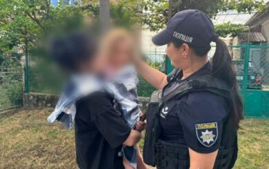 В Ужгороде мужчина с пистолетом забаррикадировался с женой и ребенком: детали спецоперации КОРД