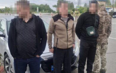 Возил мужчин до границы с Беларусью за $3,5 тысячи: в Житомирской области задержали правоохранителя
