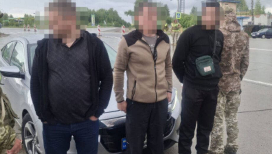 Возил мужчин до границы с Беларусью за $3,5 тысячи: в Житомирской области задержали правоохранителя