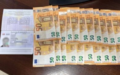 На кордоні чоловік запропонував прикордонниці 1050 євро хабаря: тепер йому загрожує кримінальна відповідальність