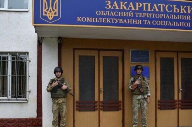 Смерть в ТЦК в Закарпатье: проверяют версию возможного избиения мужчины