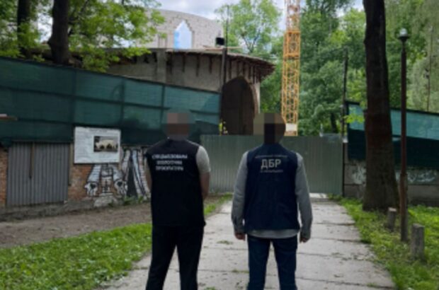 ДБР арештувало незаконну забудову в центрі Хмельницького, пов’язану із сином екскерівниці МСЕК