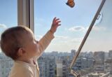 Одна ошибка – и трагедия: полиция предупредила об опасности открытых окон